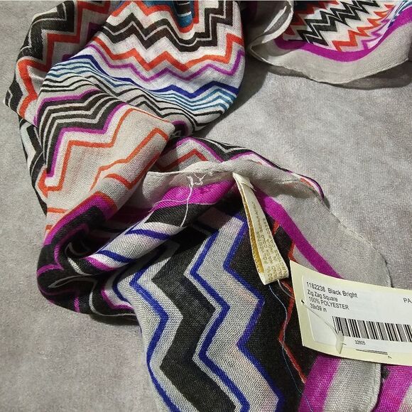 COLLECTION EIGHTEEN Zig Zag Square Polyester Scarf 39" x 39" - Picture 2 of 4